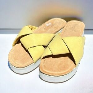 🌻Koolaburra by UGG Pale Yellow Carenza Platform Slide Sandals Size 9.5